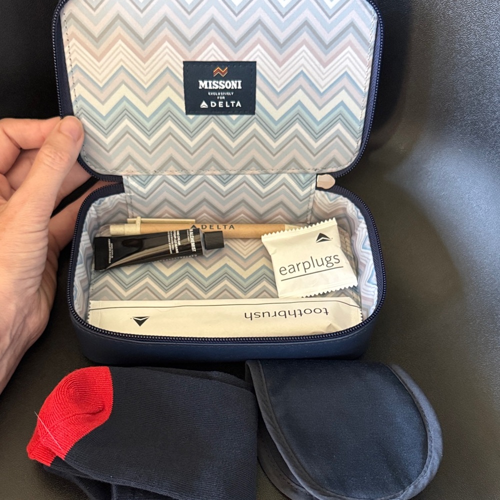 Missoni x Delta Airlines Amenity Kit Navy Chevron Zigzag Travel Case Collector